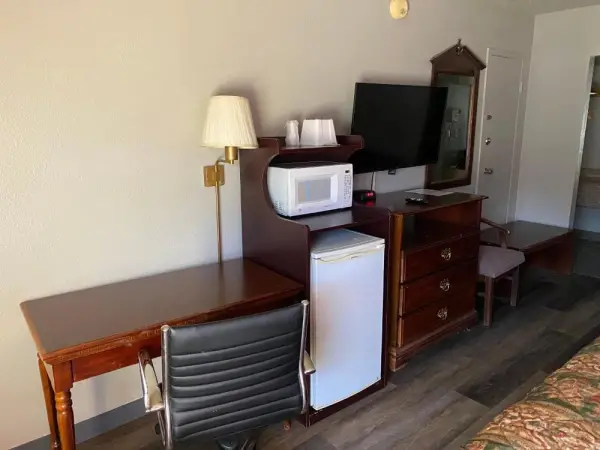 Rogers Inn 8